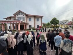 Sekda Bener Meriah Serah Terima Tim Tenaga Kesehatan Nusantara Sehat Di Dinas Kesehatan.