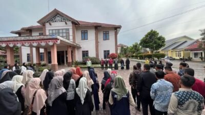 Sekda Bener Meriah Serah Terima Tim Tenaga Kesehatan Nusantara Sehat Di Dinas Kesehatan.