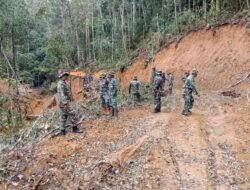 Gotong Royong Hari ke-9 TMMD 126, Warga dan TNI Bersatu Siapkan Badan Jalan di Linge