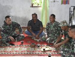 Satgas TMMD ke-126 Manfaatkan Waktu Istirahat, Untuk Bersilaturahmi Ke Rumah Bapak Asuh