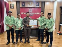 Dinobatkan Sebagai Bapak Anti Korupsi Kajari Bireuen Terima Penghargaan Dari Apdesi