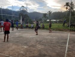 Kebersamaan Satgas TMMD ke-126 dan Warga Terjalin Lewat Olahraga Voli di Desa Kute Keramil