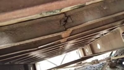 Jembatan Tenge Besi Lintas Bireuan Takengon Rusak Diterjang Truk Berat, Mobil Dialihkan ke Jalur Lama