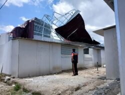 Puting Beliung Terjang Dry Port Ketipis, Atap Huntara Berterbangan