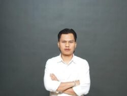 Oleh Yudi Gayo “Transaksi Sunyi di Dalam Perlawanan”