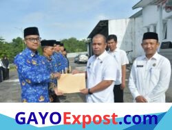 Sekda Bener Meriah Pimpin Apel di Dishub Sekaligus Serahkan SK 80 % 7 Pegawai Lulusan STTD perhubungan