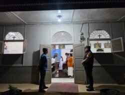 Personel Polres Aceh Tengah Amankan Ibadah Kamis Suci di Gereja Santo Petrus Takengon, Berlangsung Kondusif