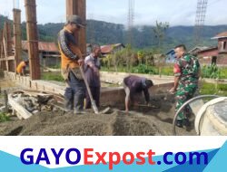 Babinsa Koramil Jagong Gelar Karya Bakti Bersama Warga di Desa Gegarang