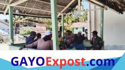 Babinsa Koramil 09/Ketol Laksanakan Komsos, Imbau Warga Waspada Perubahan Cuaca