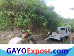 Aksi Nyata Babinsa di Celala, Bantu Warga Turunkan Gorong-Gorong di Tanoh Depet