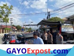 Jumat Berkah Polres Aceh Tengah Kembali Bagikan Makanan dan Bubur untuk Masyarakat di Depan Mapolres