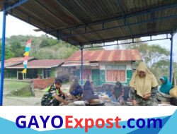 Babinsa Silih Nara Ikut Rewang Siapkan Hajatan, Wujud Nyata Kedekatan TNI dan Rakyat