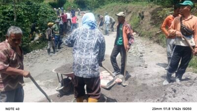 5 Desa Warga Di Kecamatan Kute Panang Perbaiki Jalan Di Simpang Lukup Bener Meriah. 