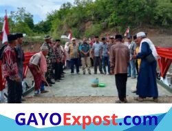 Peusijuek Jembatan Bailey di Linge, TNI Perkuat Akses dan Dorong Ekonomi Warga