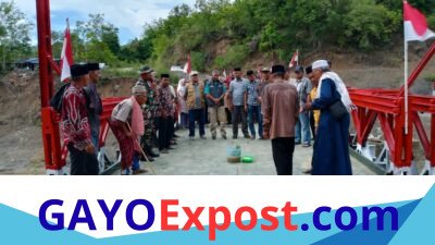 Peusijuek Jembatan Bailey di Linge, TNI Perkuat Akses dan Dorong Ekonomi Warga