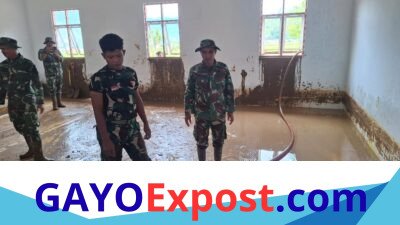 Babinsa Koramil Lut Tawar dan Warga Kompak Gelar Karya Bakti di Gunung Bahgie