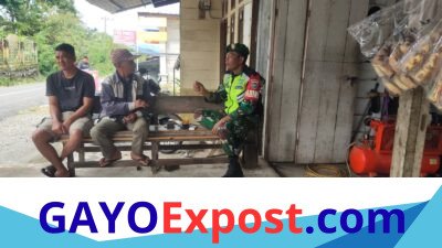 Babinsa Koramil 02/Bebesen Pererat Silaturahmi dengan Warga Lewat Komsos di Wilayah Binaan