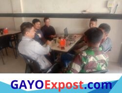 Pererat Silaturahmi, Babinsa Koramil 02/Bebesen Aktif Laksanakan Komsos dengan Warga