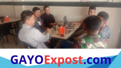 Pererat Silaturahmi, Babinsa Koramil 02/Bebesen Aktif Laksanakan Komsos dengan Warga