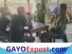 Babinsa Koramil 09/Ketol Perkuat Silaturahmi dengan Warga Melalui Komsos di Blang Mancung