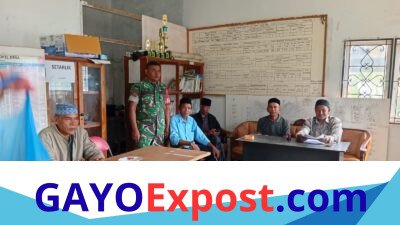 Babinsa Koramil 05/Linge Pererat Kemanunggalan TNI-Rakyat Lewat Komsos di Kute Baru