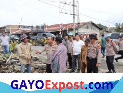 Polres Aceh Tengah Salurkan Bantuan Sosial dan Bakti Kesehatan Pada Warga Korban Kebakaran di Jagong Jeget